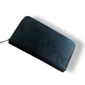 Black Textured Epi Patent Zip Wallet